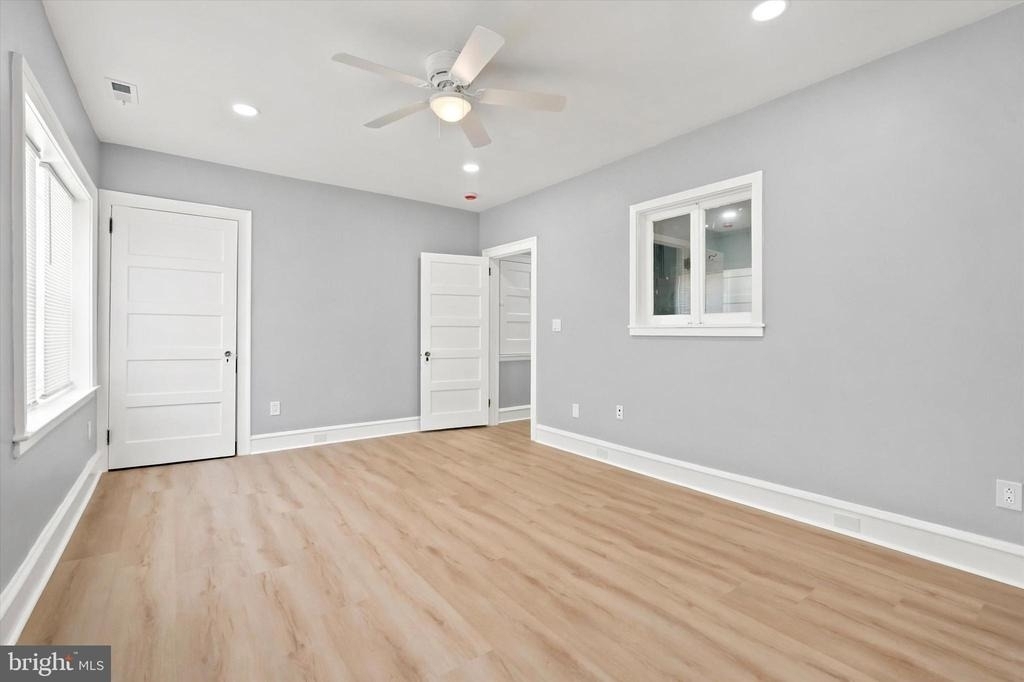 5548 Ridge Avenue - Photo 11