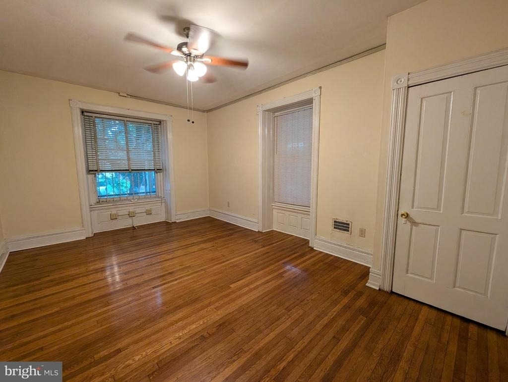 304 W School House Lane - Photo 9