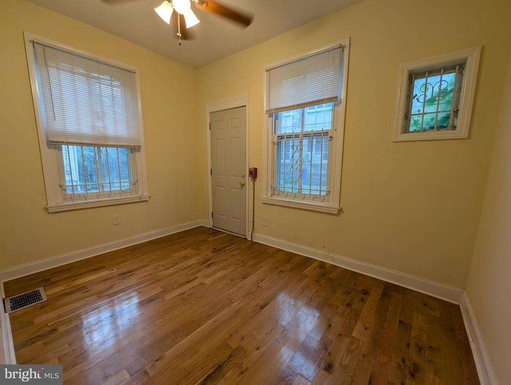 304 W School House Lane - Photo 1