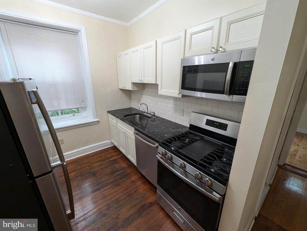 304 W School House Lane - Photo 3