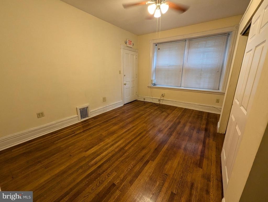 304 W School House Lane - Photo 5