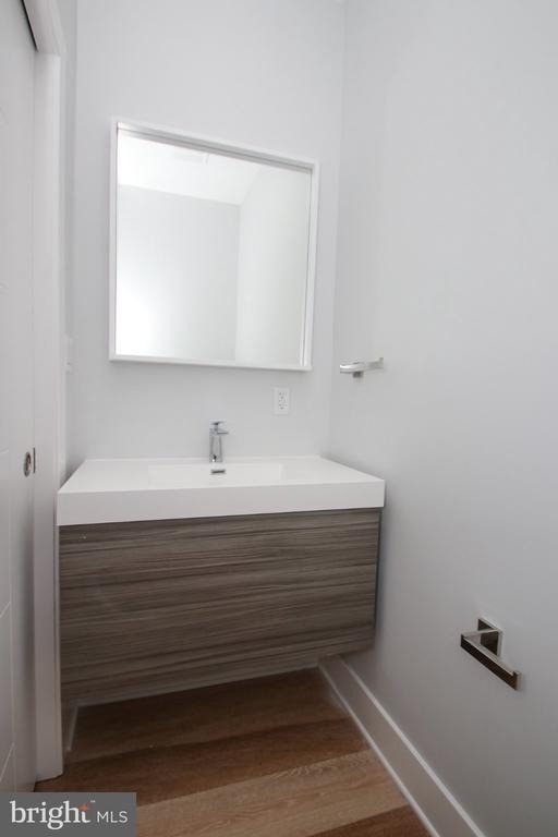 810 N Uber Street - Photo 16