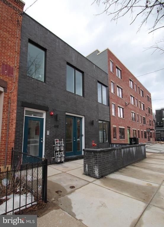 810 N Uber Street - Photo 1
