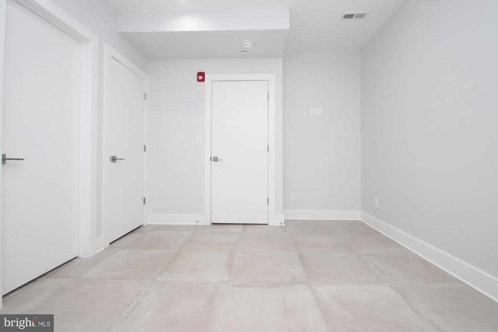 810 N Uber Street - Photo 21