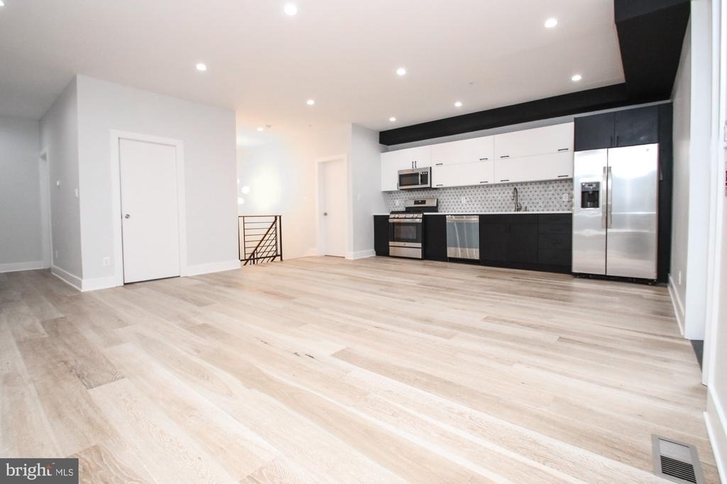 810 N Uber Street - Photo 13
