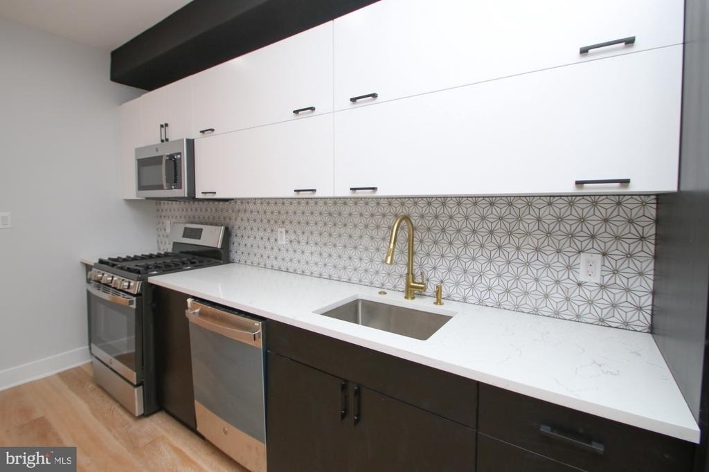 810 N Uber Street - Photo 9