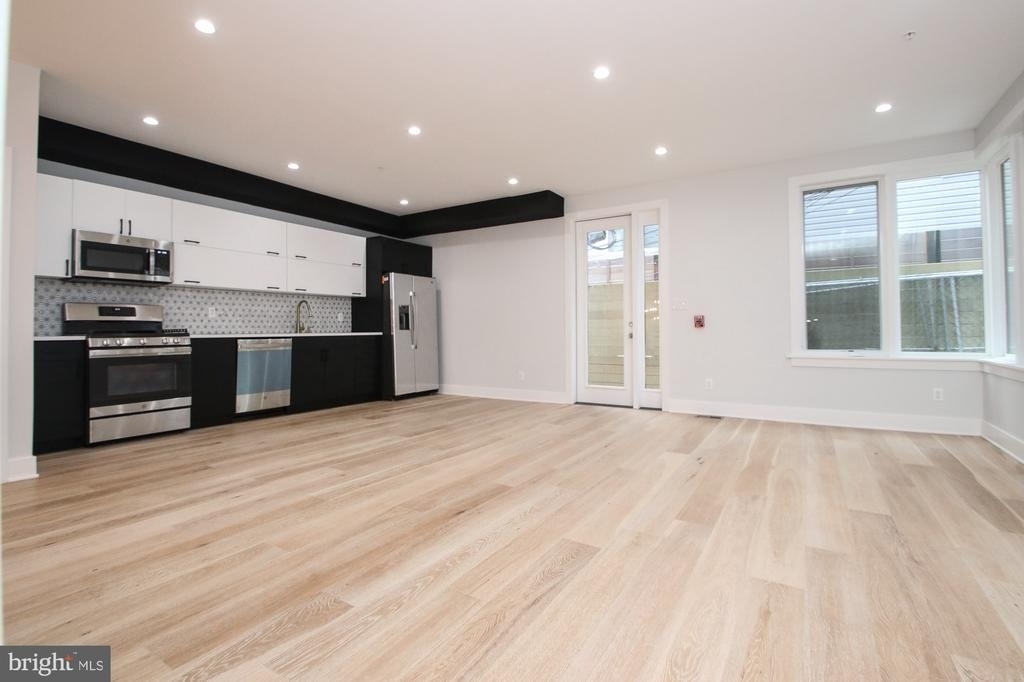 810 N Uber Street - Photo 3