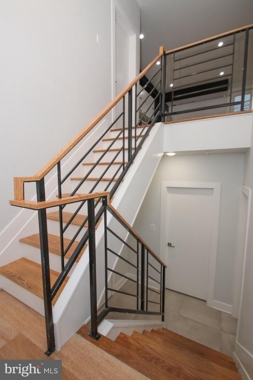 810 N Uber Street - Photo 18