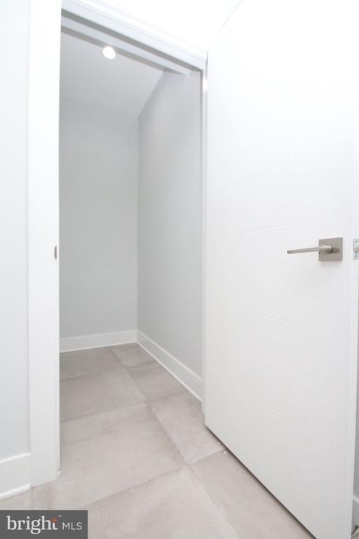 810 N Uber Street - Photo 23