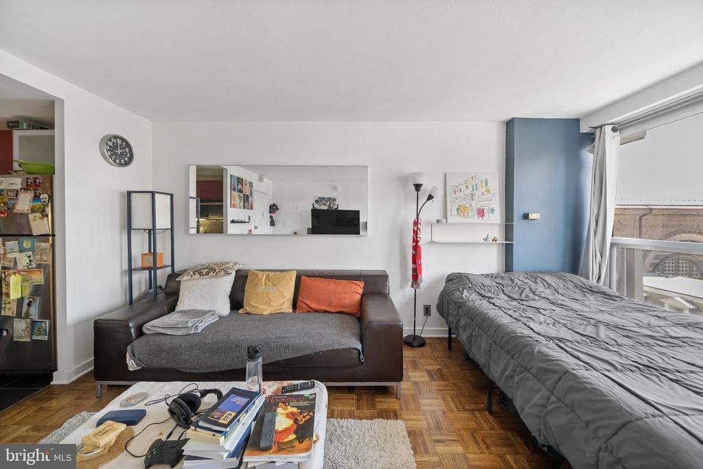 224 W Rittenhouse Square - Photo 2