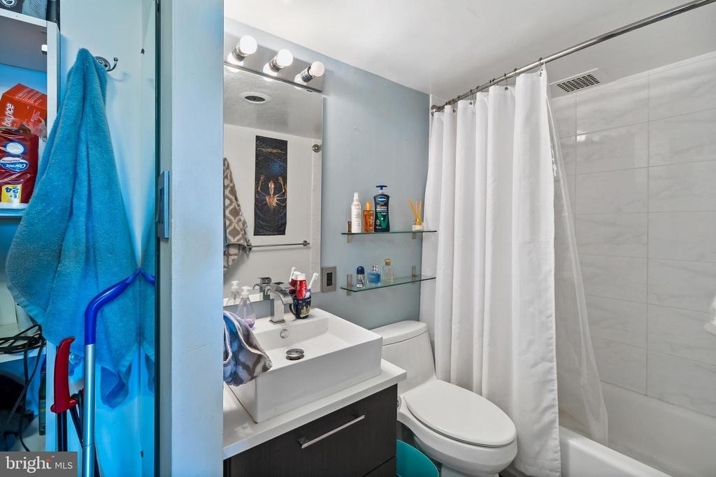 224 W Rittenhouse Square - Photo 9