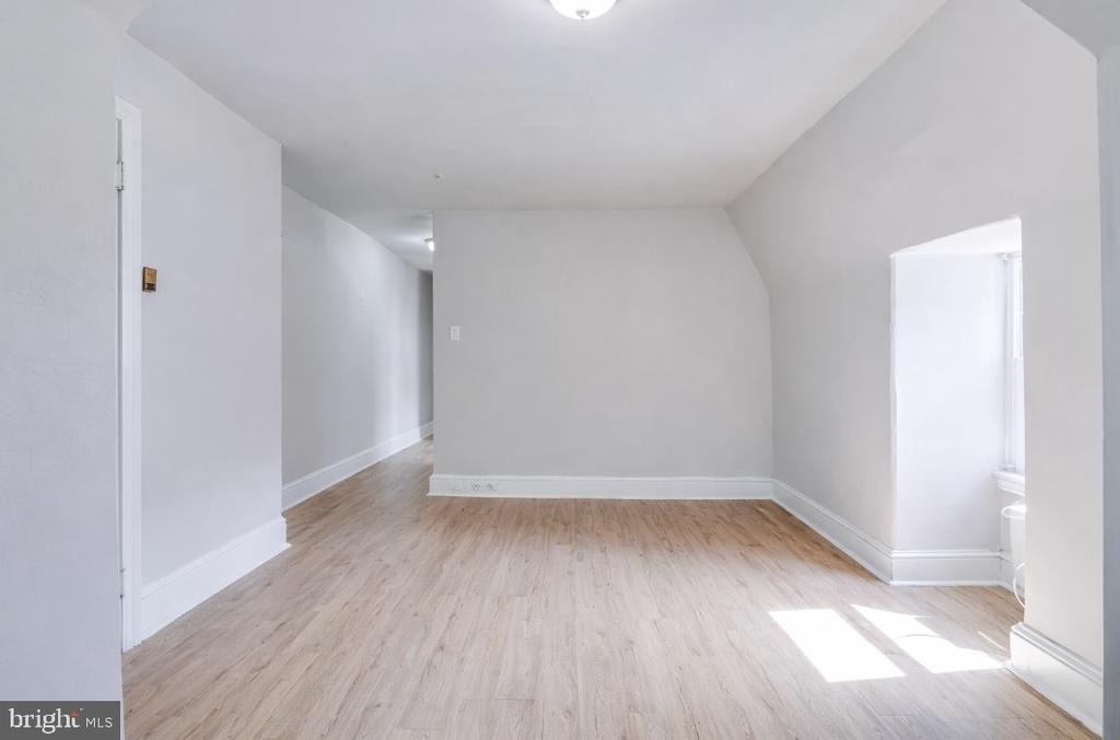 524 E Johnson Street - Photo 6