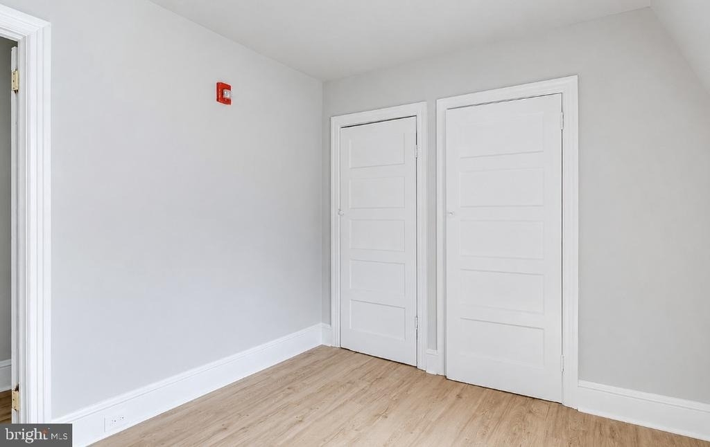 524 E Johnson Street - Photo 4