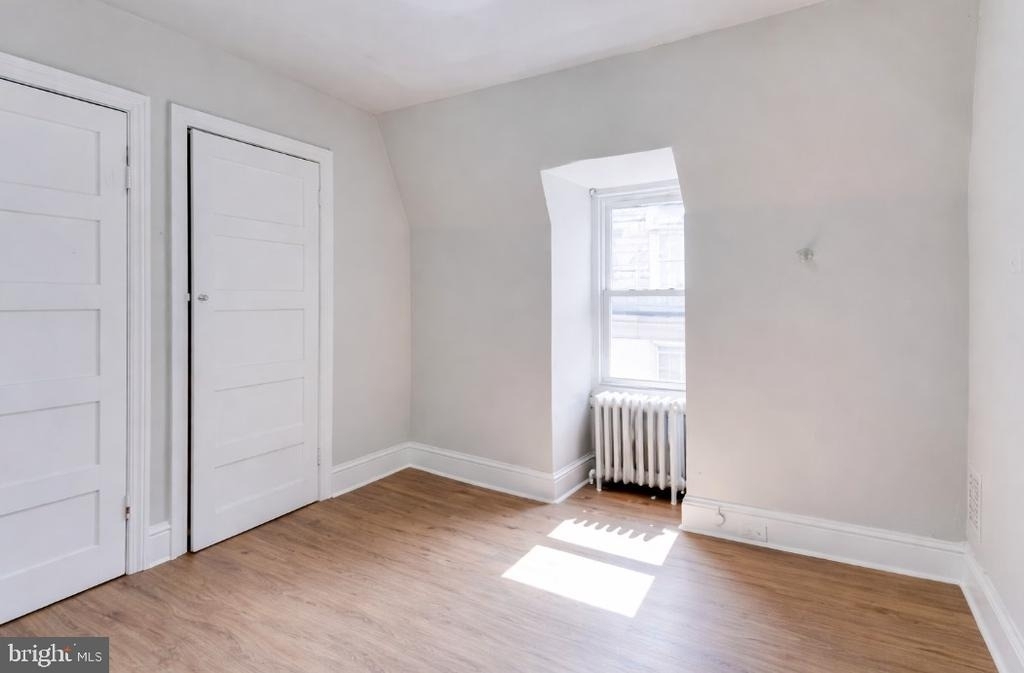 524 E Johnson Street - Photo 5
