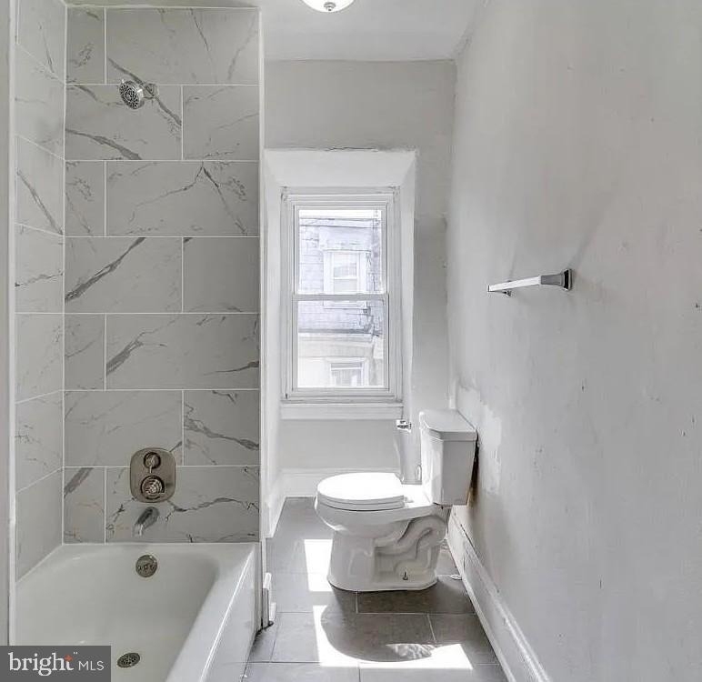 524 E Johnson Street - Photo 2