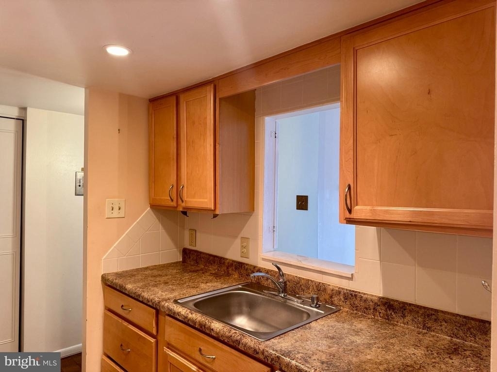 100 West Avenue - Photo 2