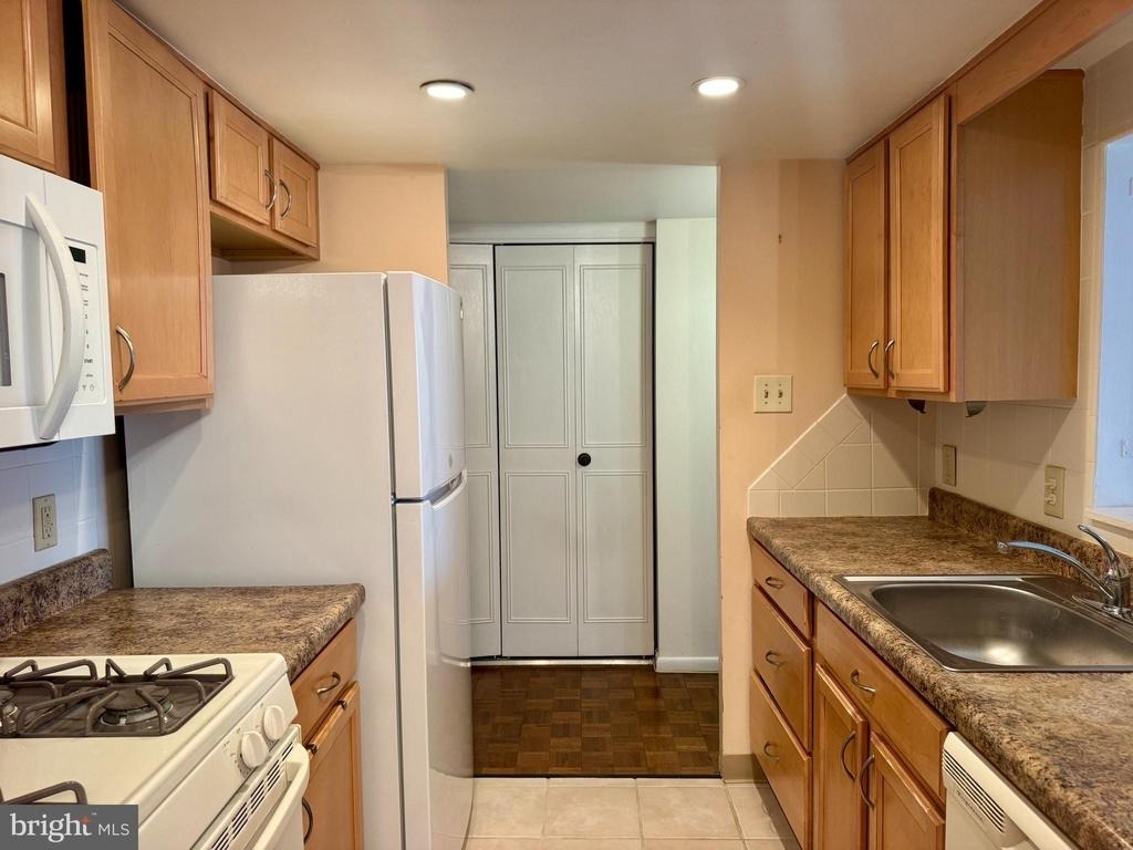 100 West Avenue - Photo 4