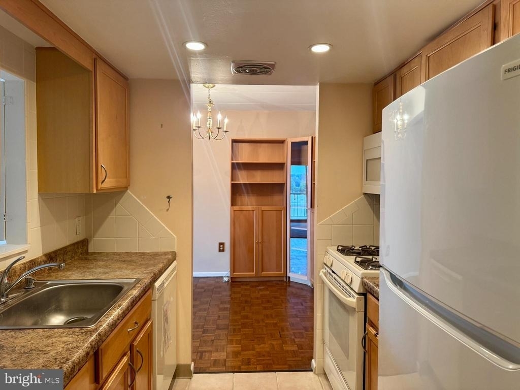 100 West Avenue - Photo 1