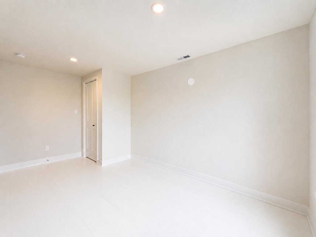 13 S Elm Street - Photo 8