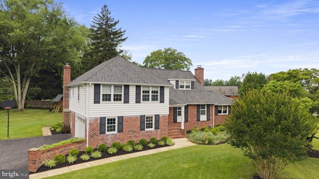 1026 Waltham Road - Photo 0
