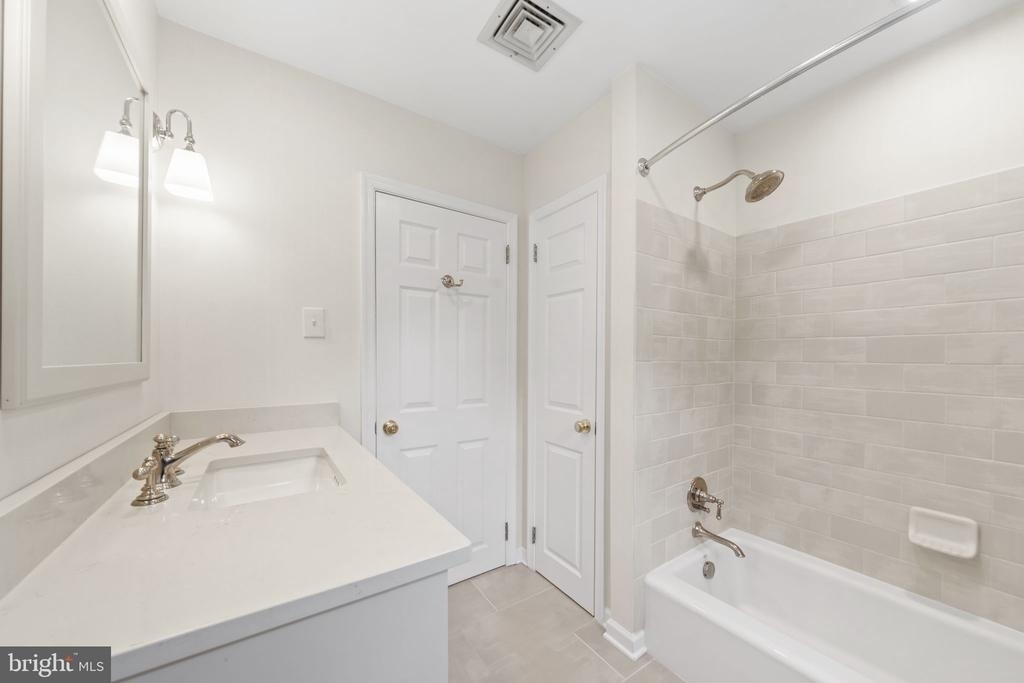 1026 Waltham Road - Photo 20