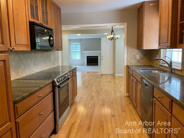 4299 Pine Ridge Court - Photo 6