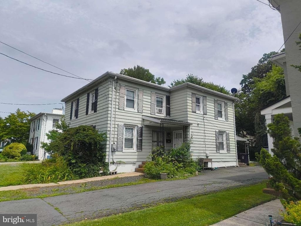 218 Birch Avenue - Photo 0