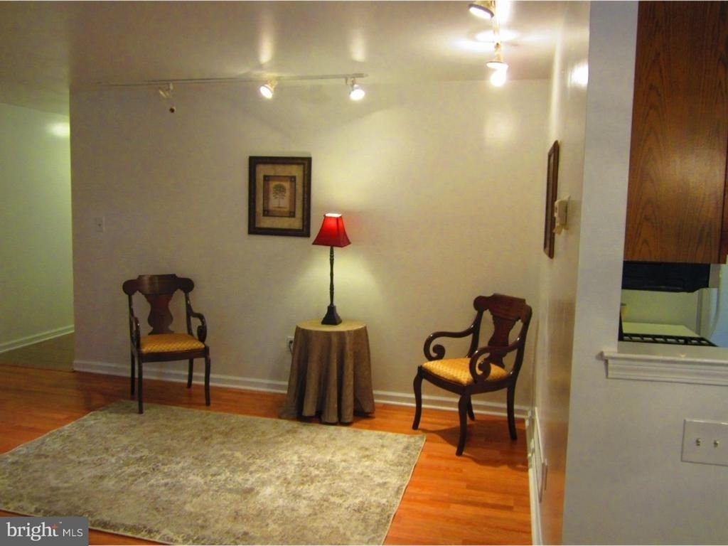 272 Tavistock - Photo 8