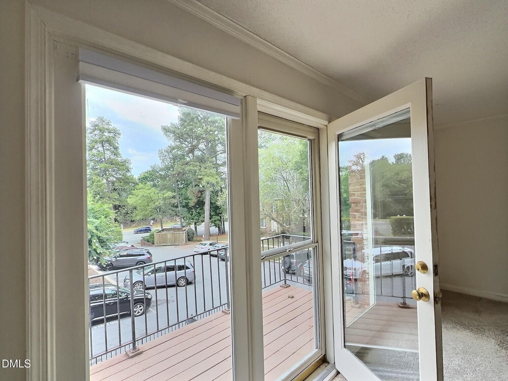 1515 E Franklin Street - Photo 3