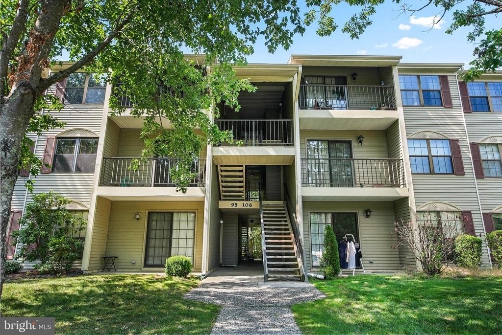 99 Sussex Place - Photo 0