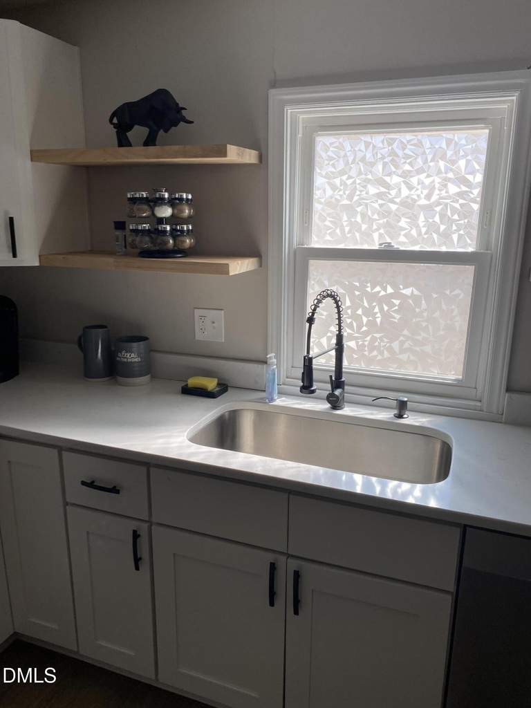 1208 Drew Street - Photo 10