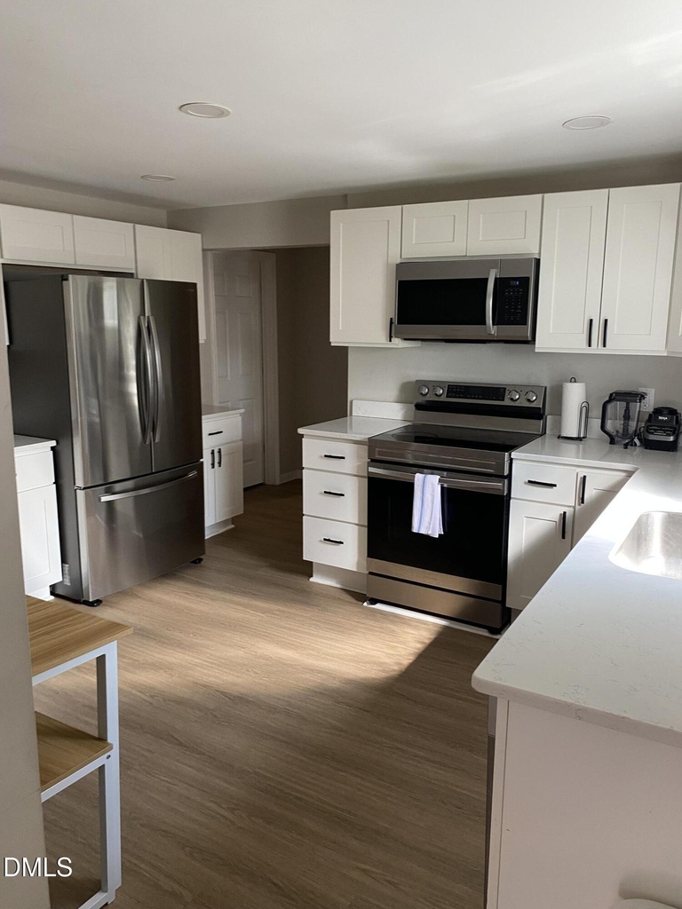 1208 Drew Street - Photo 12