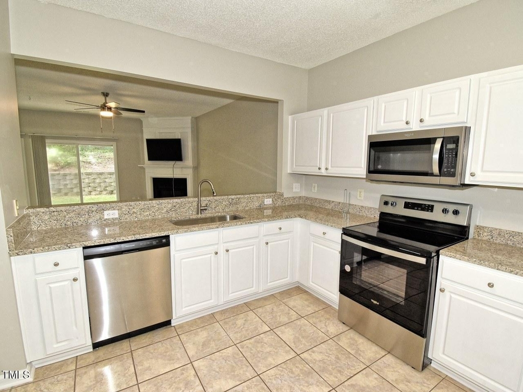 314 Canyon Lake Circle - Photo 4