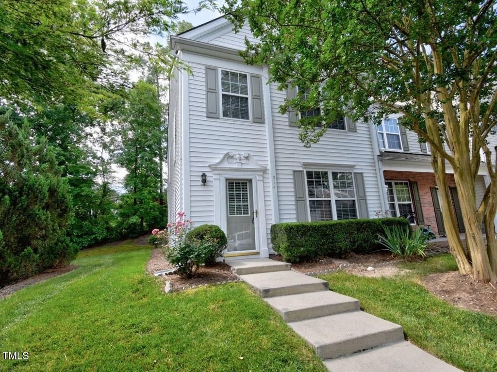 314 Canyon Lake Circle - Photo 0