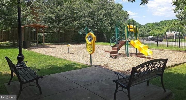 1321 Karen Boulevard - Photo 37
