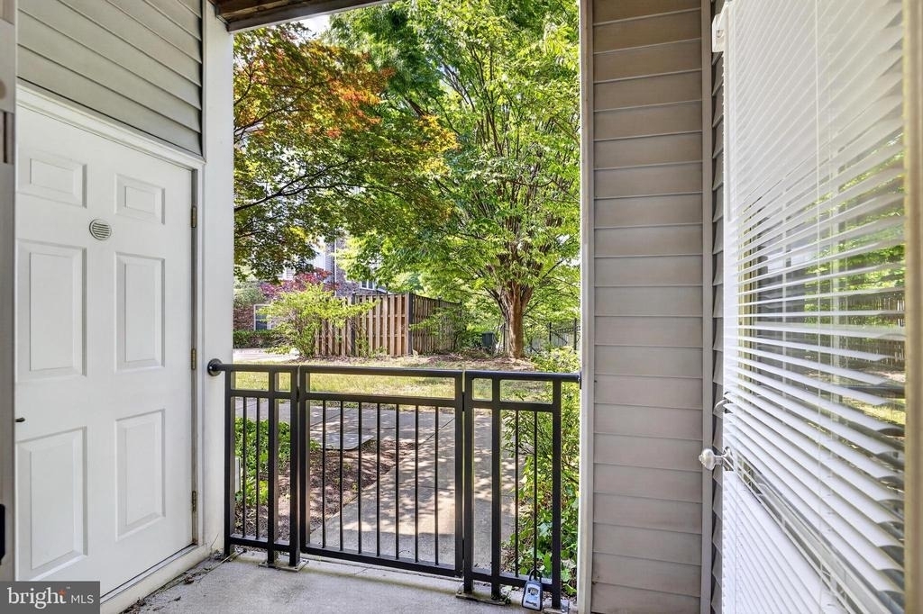 1321 Karen Boulevard - Photo 32