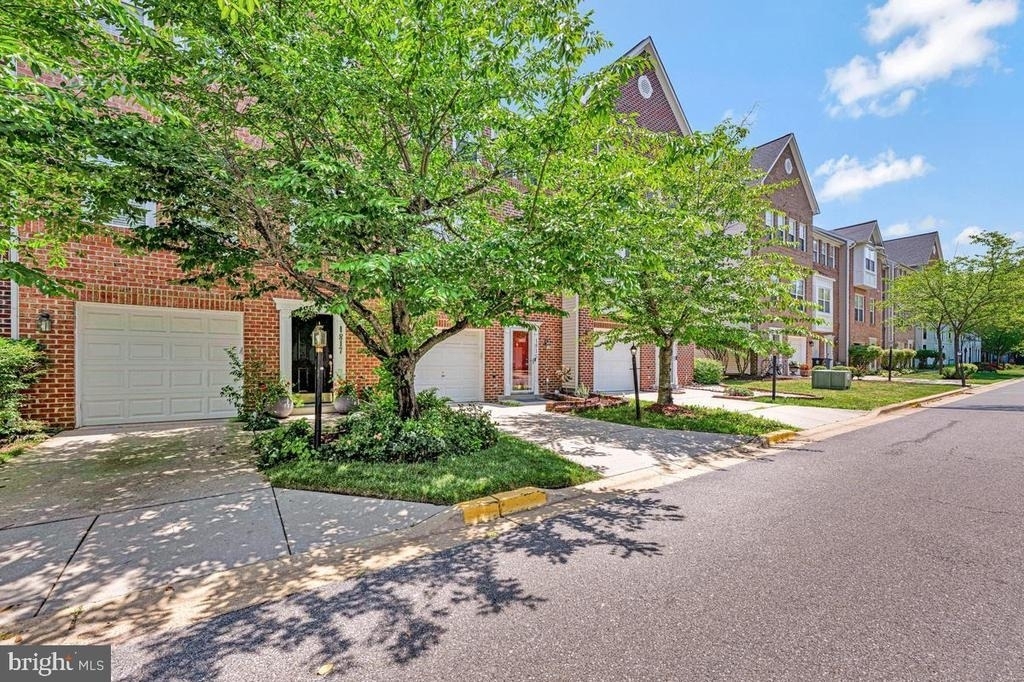 1815 Spanish Oak Lane - Photo 2