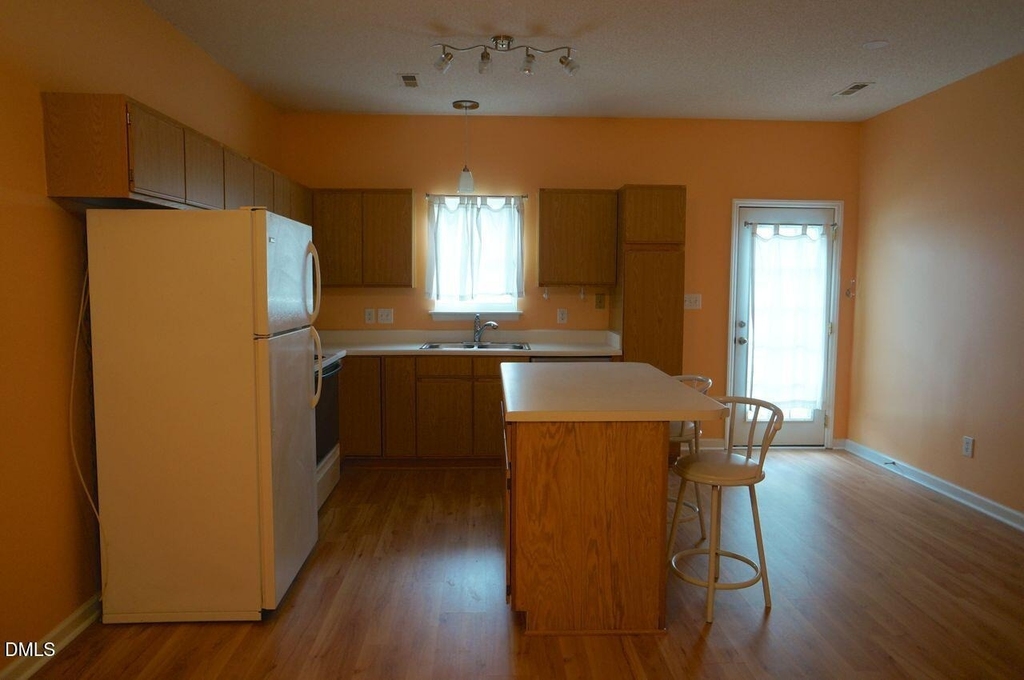 312 Commons Drive - Photo 3