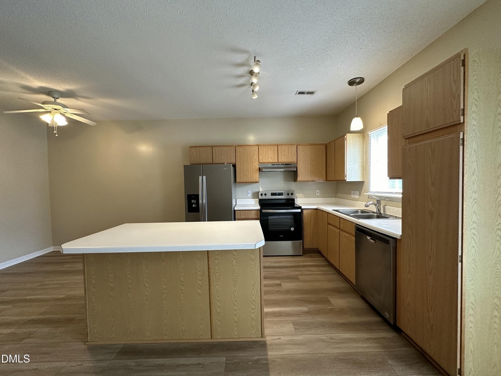 312 Commons Drive - Photo 3