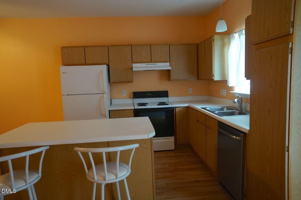 312 Commons Drive - Photo 2