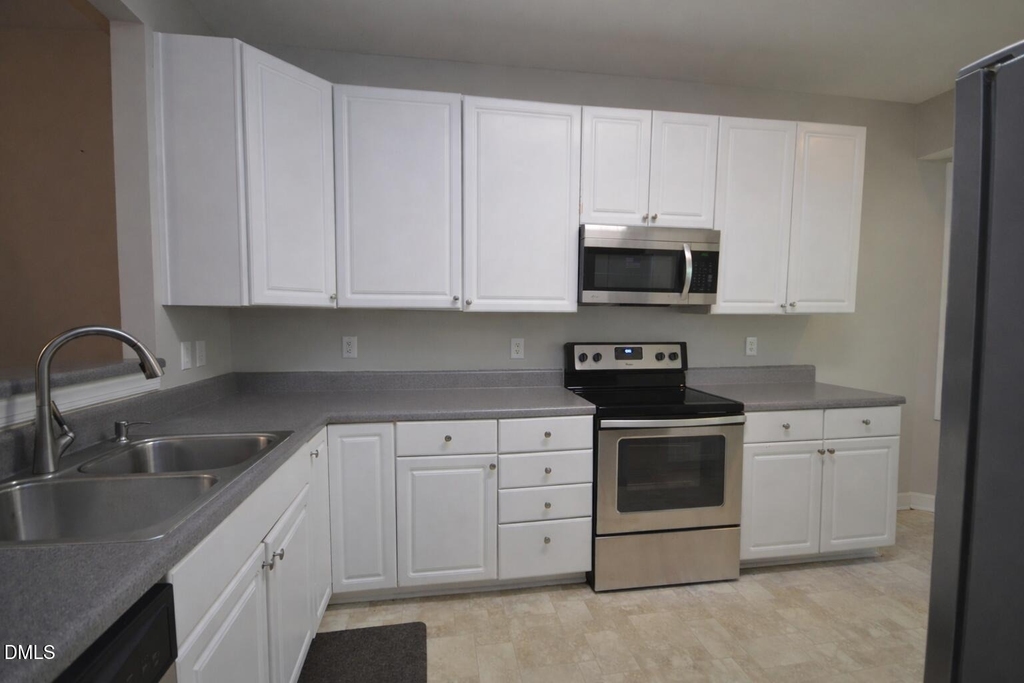3319 Philmont Drive - Photo 4