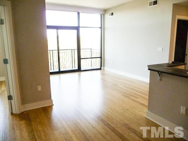 140 W Franklin Street - Photo 2