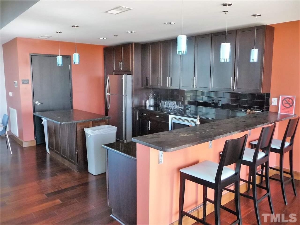 140 W Franklin Street - Photo 13