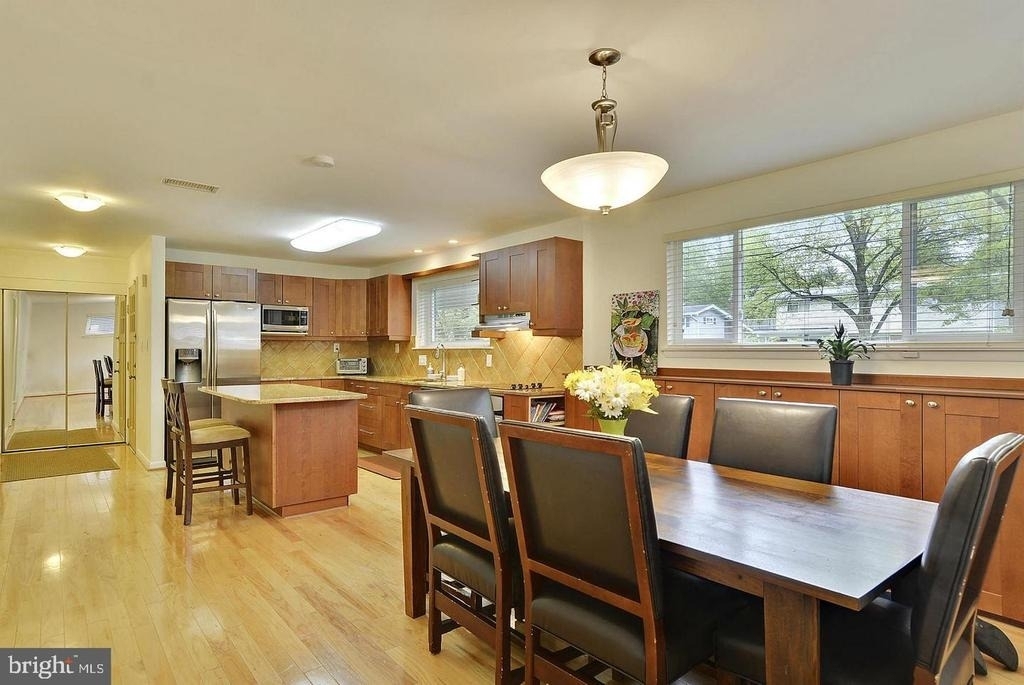 717 Hillsboro Drive - Photo 3