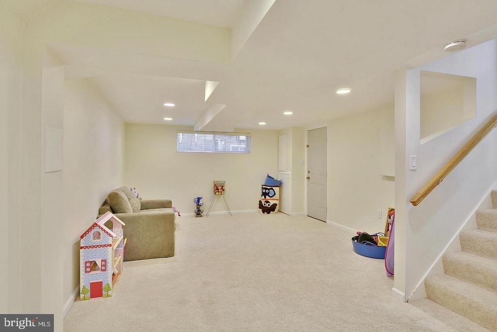 717 Hillsboro Drive - Photo 9
