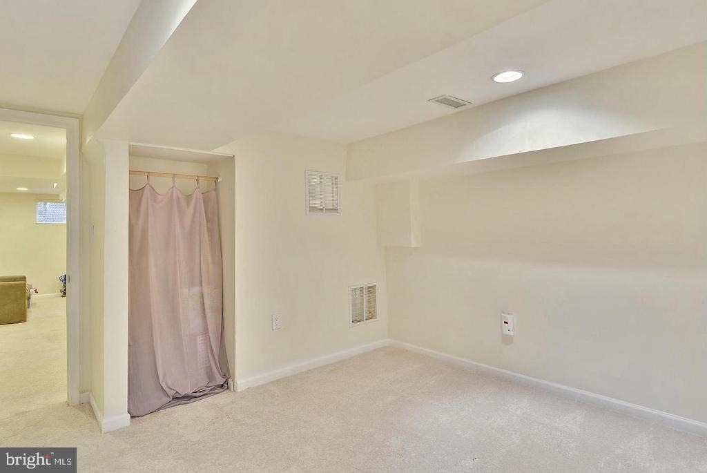 717 Hillsboro Drive - Photo 8