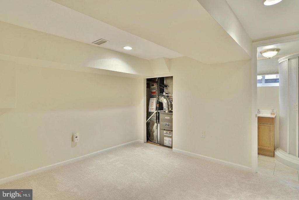 717 Hillsboro Drive - Photo 7