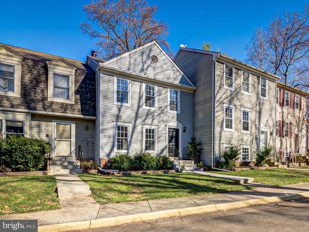 5 Climbing Ivy Court - Photo 1