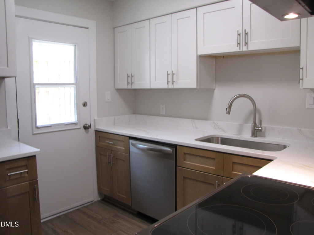 220 Elizabeth Street - Photo 5