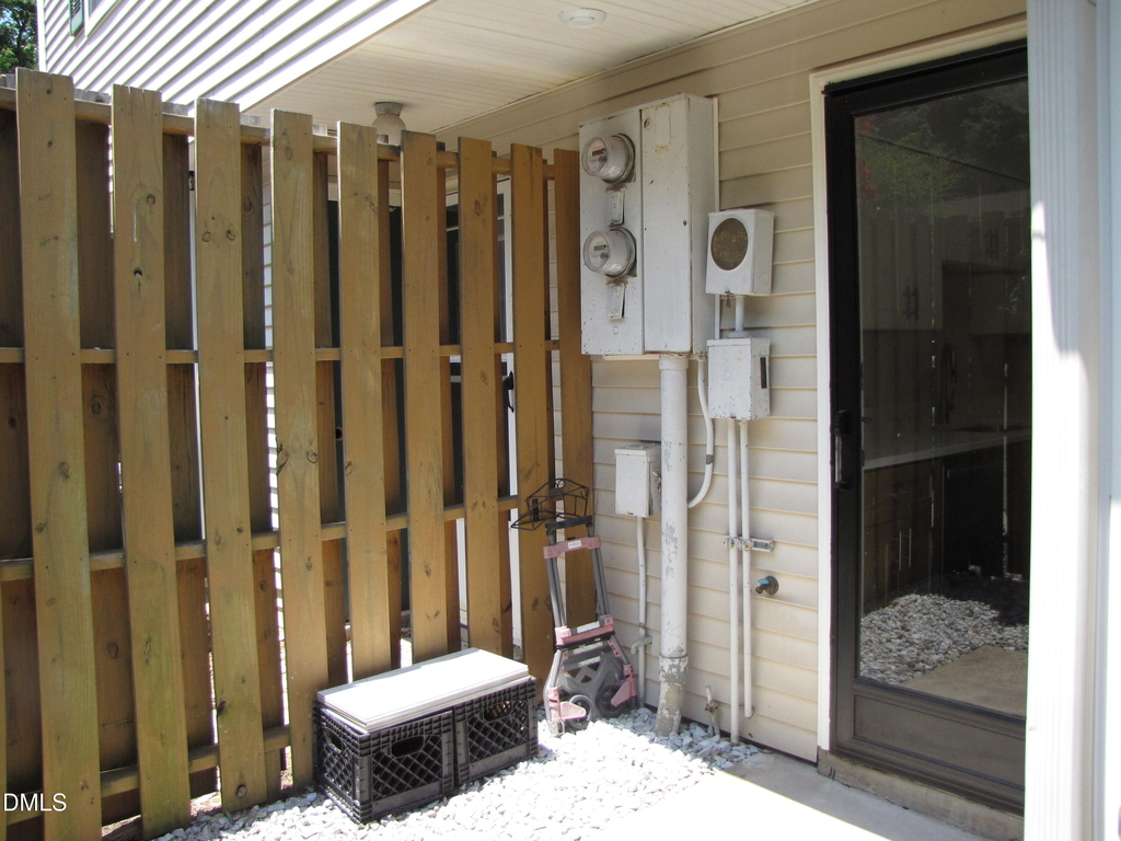 220 Elizabeth Street - Photo 16